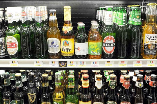 Des citoyens bloquent la RN 9 pour protester la fermeture d’un dépôt de boissons alcoolisées