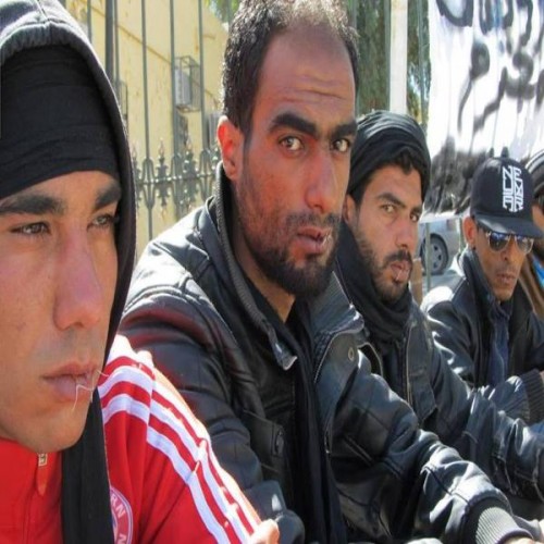 Des citoyens cousent leurs bouches pour se faire entendre à Ouargla