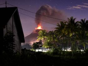 Eruption du volcan Soputan en Indonésie