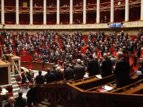 France: les députés votent l&rsquo;inscription de la déchéance de nationalité dans la Constitution