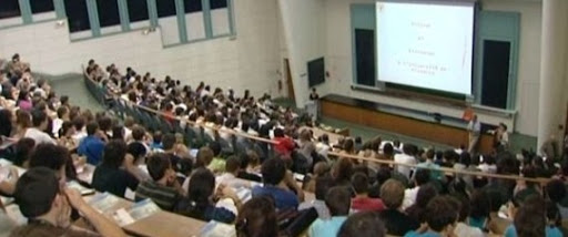 Fuite de cerveaux: près de 10.000 licenciés algériens rejoignent chaque année les universités françaises