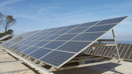 In-Salah: Bedoui appelle au recours aux énergies renouvelables dans les différents domaines