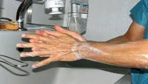 La lutte contre les infections associées aux soins (IAS) est un vaste chantier