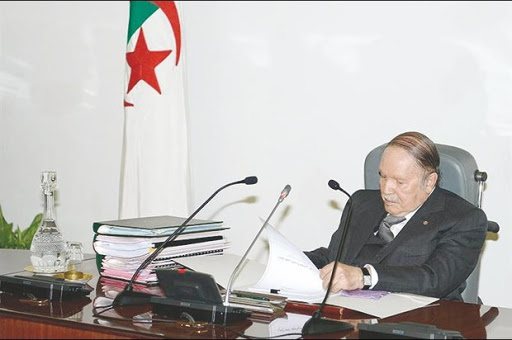 Le texte est toujours au niveau du secrétariat général du gouvernement pour une mise en forme: Bouteflika n’a pas encore signé la nouvelle Constitution
