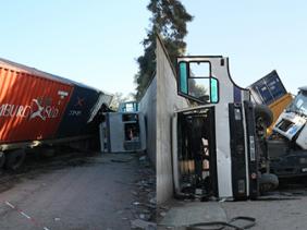 Naâma : 12 morts et 2 blessés suite à une collision entre un minibus et un semi-remorque