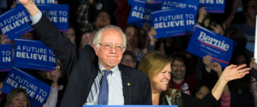 Primaires de l&rsquo;Iowa: Trump battu, Clinton accrochée