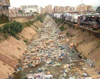 Saleté, routes et trottoirs défoncés: Béjaïa va à vau-l&rsquo;eau