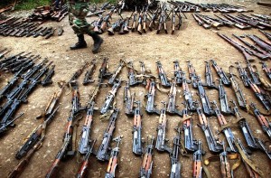 Six pistolets mitrailleurs et une importante quantité de munitions découverts dans une cache d’armes à Bordj Badji Mokhtar