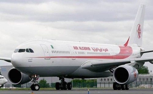 Sortie de taxiway au roulage d’un avion de Air Algérie