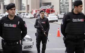 Soupçonnées de planifier des attentats: la police turque arrête deux personnes