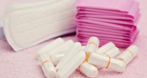Vous ne croirez pas ce qui se cache dans vos tampons et vos serviettes hygiéniques