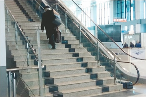 Aérogare de l’aéroport de Constantine: L’escalator à l’arrêt depuis plusieurs semaines