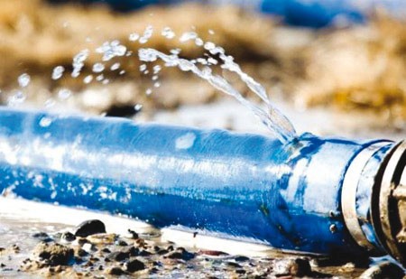 Aïn Taya: Dégorgement d’eau potable sur la chaussée depuis 45 jours