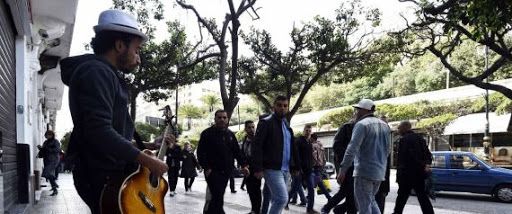 Artistes et pouvoirs veulent ranimer Alger la blanche endormie