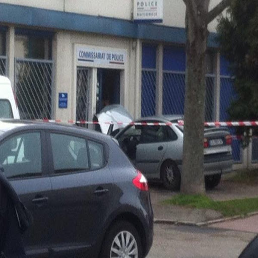 France: un homme « originaire d&rsquo;Algérie » fonce en voiture dans un commissariat