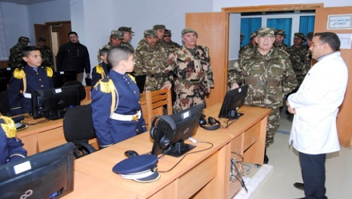 Gaïd Salah visite les différents établissements de formation et unités opérationnelles à Laghouat