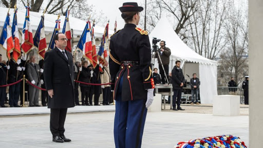 Guerre d&rsquo;Algérie : Hollande rend hommage « à toutes les victimes »