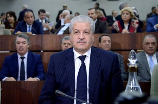 La Constitution amendée « ne fait pas obligation au président de la République de remanier le gouvernement »