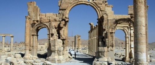 L’armée syrienne à l’entrée de la ville antique de Palmyre