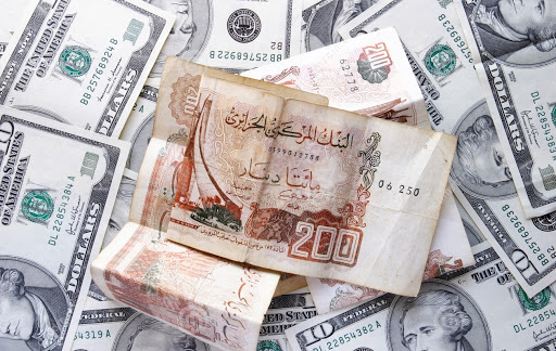 Le dollar toujours plus haut face au dinars