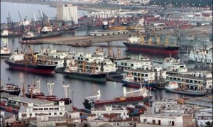 Les longs stationnements des navires étrangers coûtent à l’Algérie 4 milliards de dollars