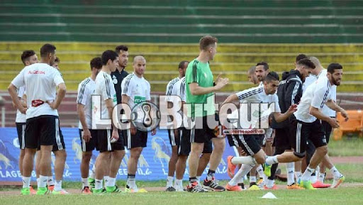 Les Verts se sont entraînés sur une pelouse impraticable