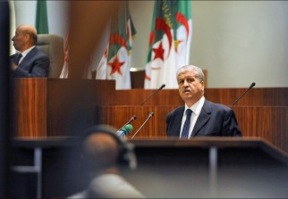 Parlement : M.Sellal l’a annoncé : Les travaux de réalisation de deux hôpitaux à Tamanrasset et In Salah seront lancés prochainement