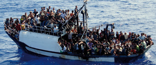 Plus de 1.800 migrants et 2 corps récupérés depuis mardi au large de la Libye