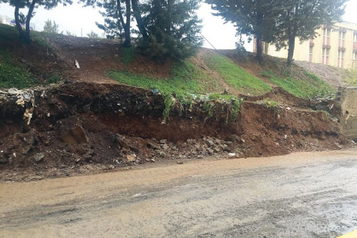 Suite aux fortes pluies de ce week-end:  Radar / Actualités 0 Suite aux fortes pluies de ce week-end Le mur de soutènement d’un collège à Bouira s&rsquo;effondre