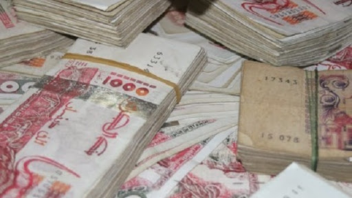 Tissemsilt : saisie de faux billets, d’une arme à feu et de munitions