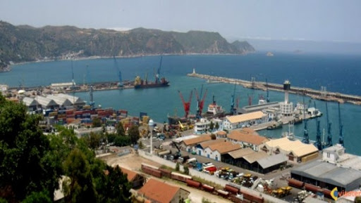 Un drone et des armes prohibées saisis par les douanes au port de Skikda