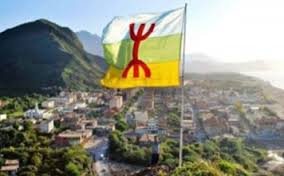 Un village de Kabylie supprime l’arabe : la polémique enfle sur les réseau sociaux