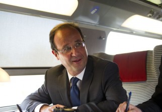 Abandon de la réforme constitutionnelle en France : La palinodie forcée de François Hollande