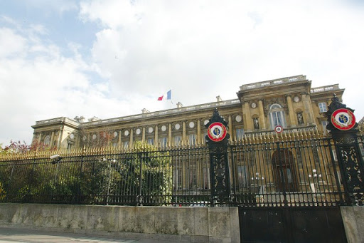 Alger proteste énergiquement auprès de Paris Accès de colère ou diversion ?