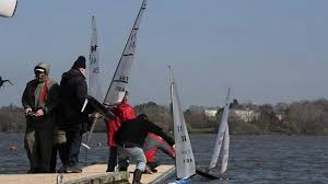 Bechar : une soixantaine de véliplanchistes à une compétition pilote au lac de « Djorf Ettorba »