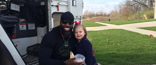 Cette petite fille fait une surprise à son éboueur préféré (PHOTOS)