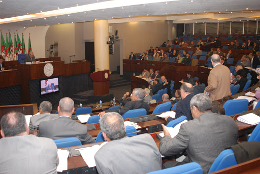 Des présidents de commissions et des députés réagissent Tirs groupés contre Manuel Valls