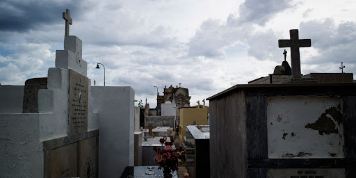 Des réfugiés syriens retrouvent la tombe de leur fils en Italie grâce à la télévision