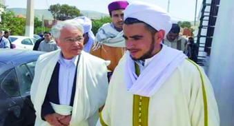 Deuxieme sortie publique de l&rsquo;ancien ministre de l&rsquo;energie : Chakib Khelil accueilli chaleureusement à Mascara