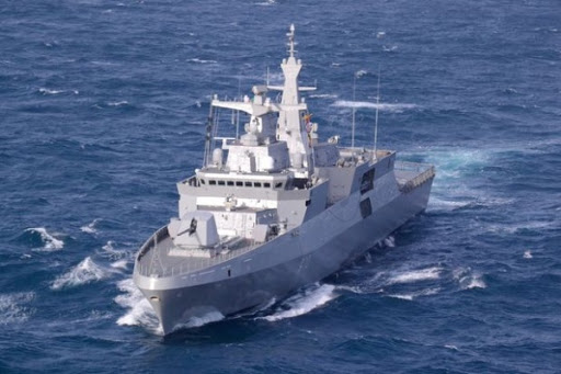 Gaïd Salah inspecte la frégate « Erradii » (MDN)