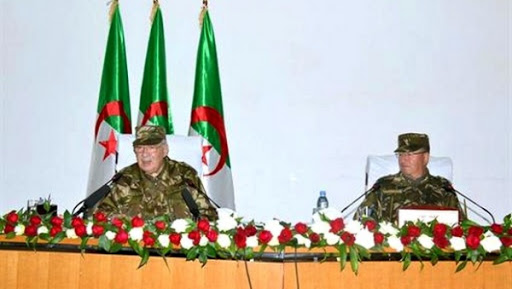 Gaïd Salah poursuit sa visite de travail et d&rsquo;inspection dans la 2e Région militaire à Oran