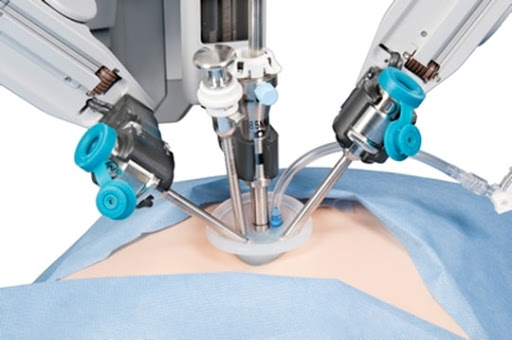 La chirurgie robotique, une technique d’avenir à l&rsquo;EHU d&rsquo;Oran