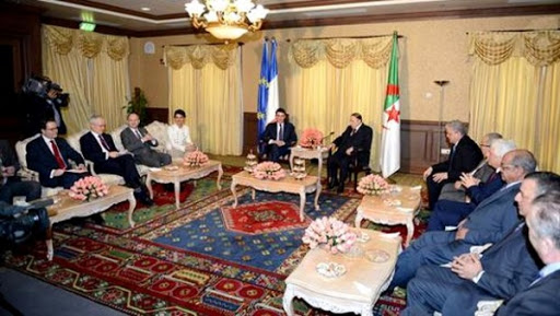 Le président Bouteflika reçoit le Premier ministre français