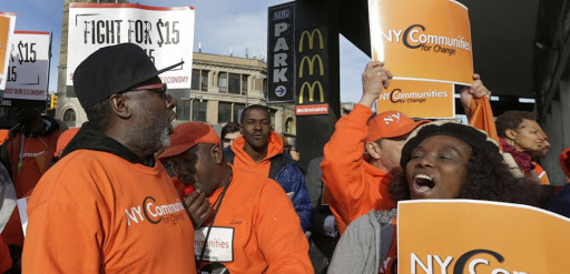 Le salaire minimum à 15 dollars fait rage