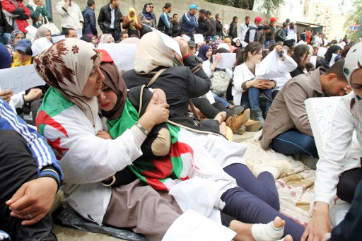 Leur mouvement de protestation s’élargit, Les enseignants contractuels : « L’intégration ou la mort »