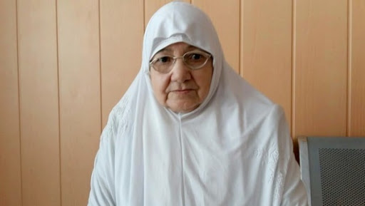 Lhadja Fatma défie l’ignorance en prenant le chemin du savoir