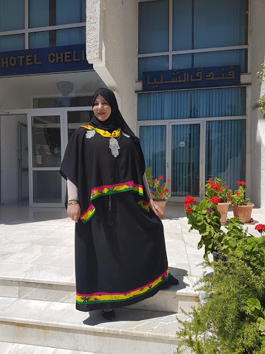 Naima Salhi décide d’organiser un défilé de mode pour faire connaître son parti politique