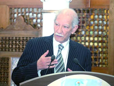 Professeur Messaoud Zitouni concepteur et coordinateur du plan national de lutte contre le cancer, à Horizons « Pour contrôler le cancer, changeons nos comportements »