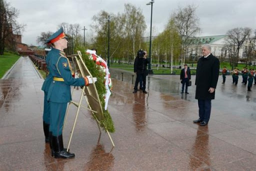 Sellal dépose une gerbe de fleurs sur la Tombe du Soldat inconnu à Moscou