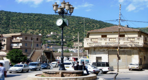 Sidi-Aïch: Vol et agression d’un groupe de migrants subsahariens